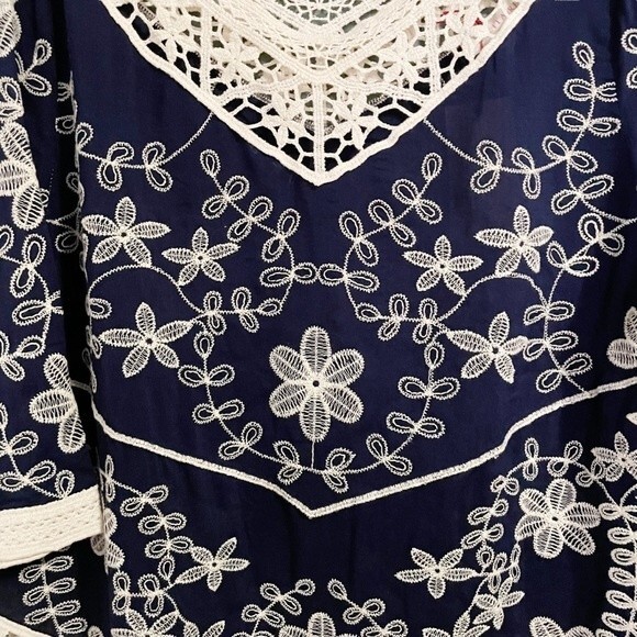 NWT Solitaire Top Women's Size XL Crochet-Trimmed Embroidered Navy Boho Poncho - Picture 4 of 14